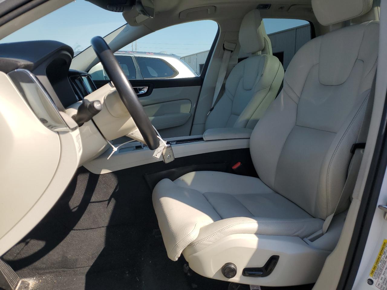 2018 Volvo XC60 - Image 7