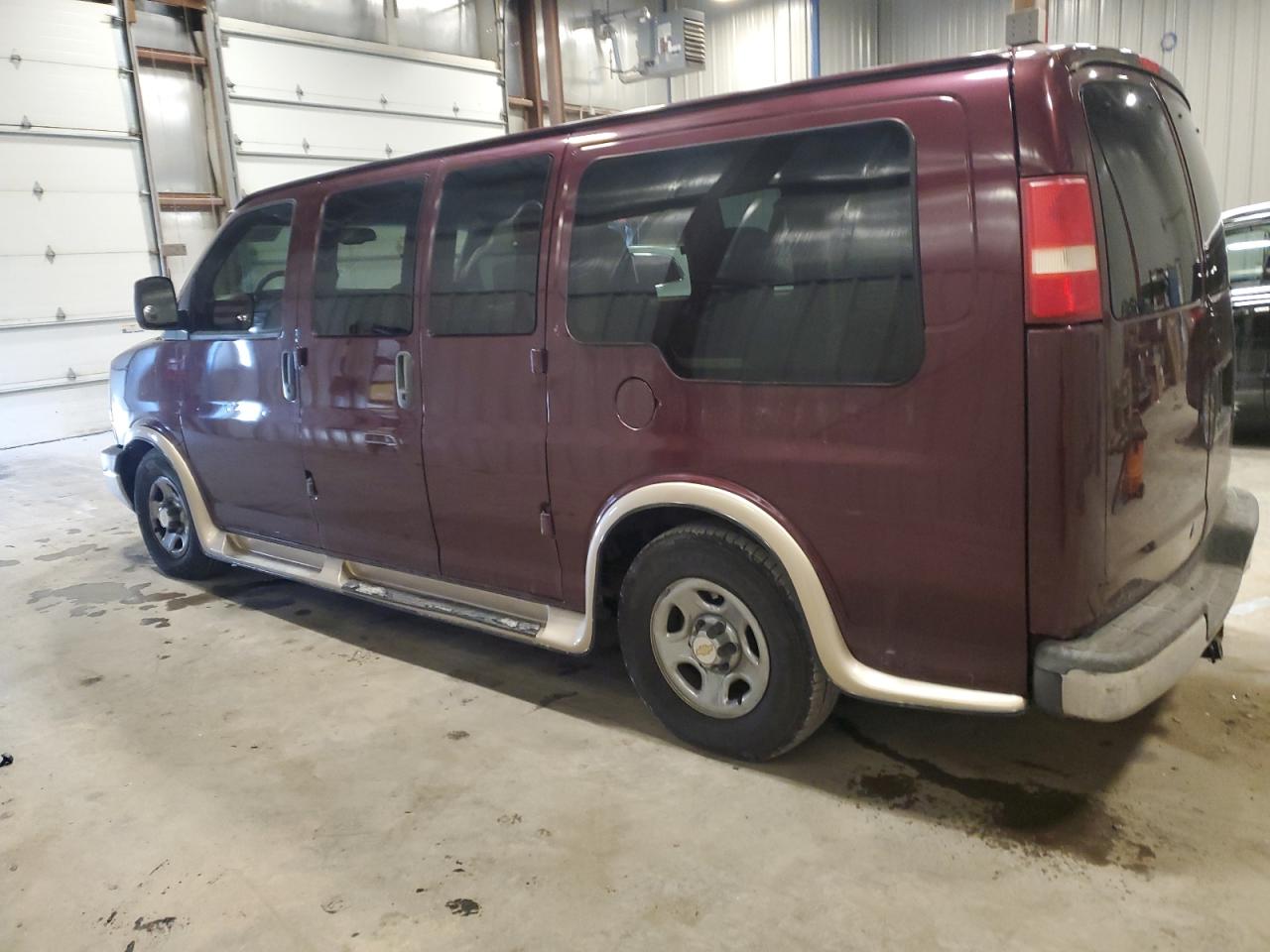 2005 Chevrolet Express - Image 2
