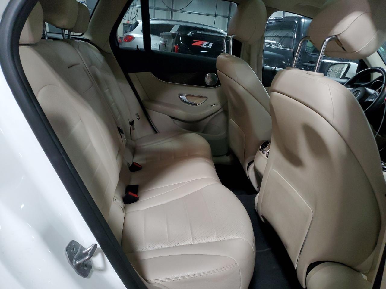 2018 Mercedes-Benz GLC - Image 11