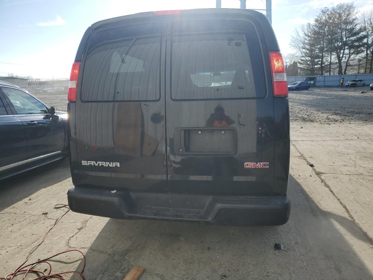 2017 GMC Savana - Image 6