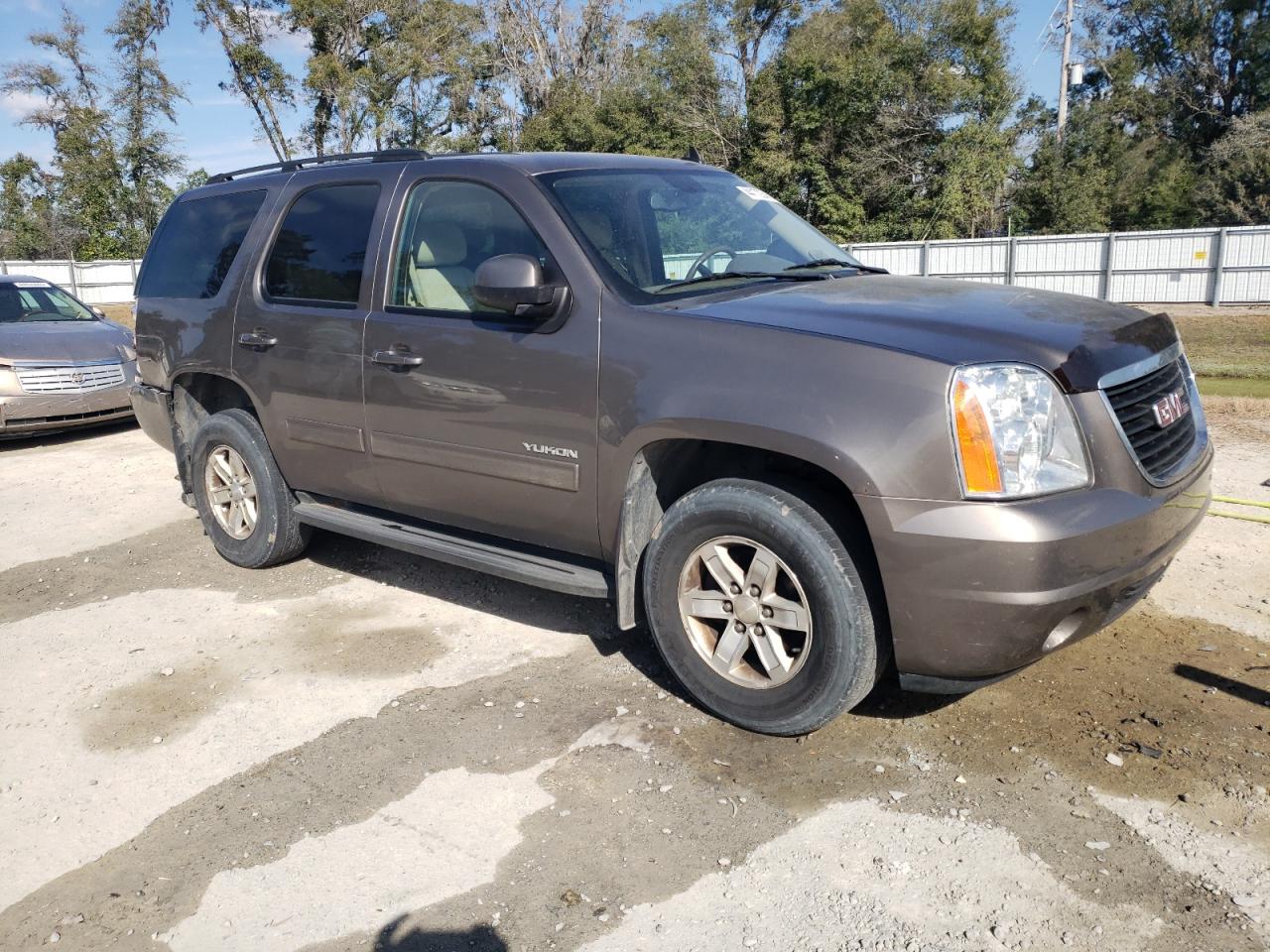 2011 GMC Yukon - Image 4