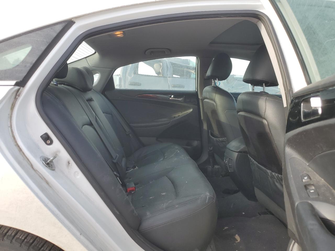 2011 Hyundai Sonata - Image 10