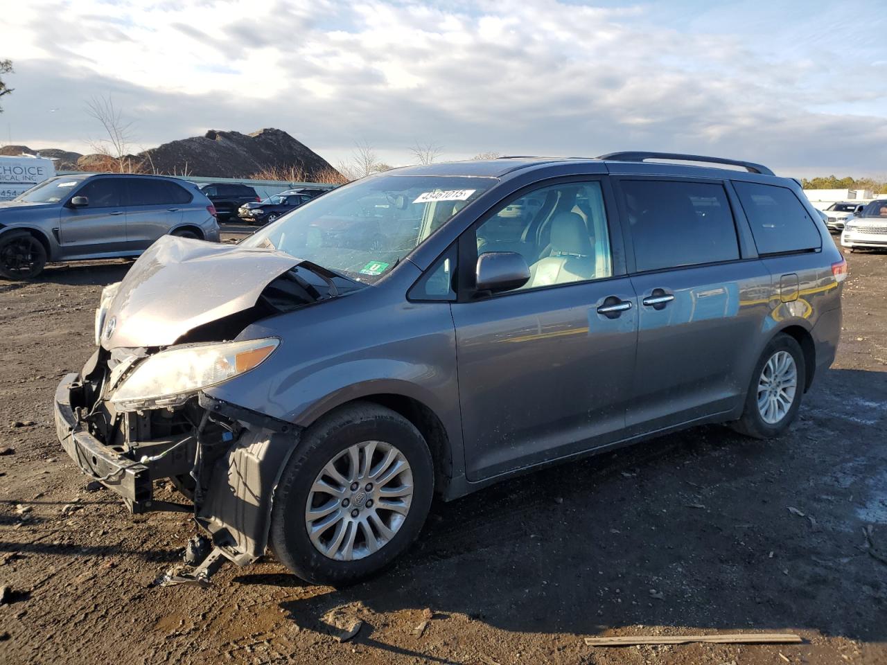 2012 Toyota Sienna - Image 1