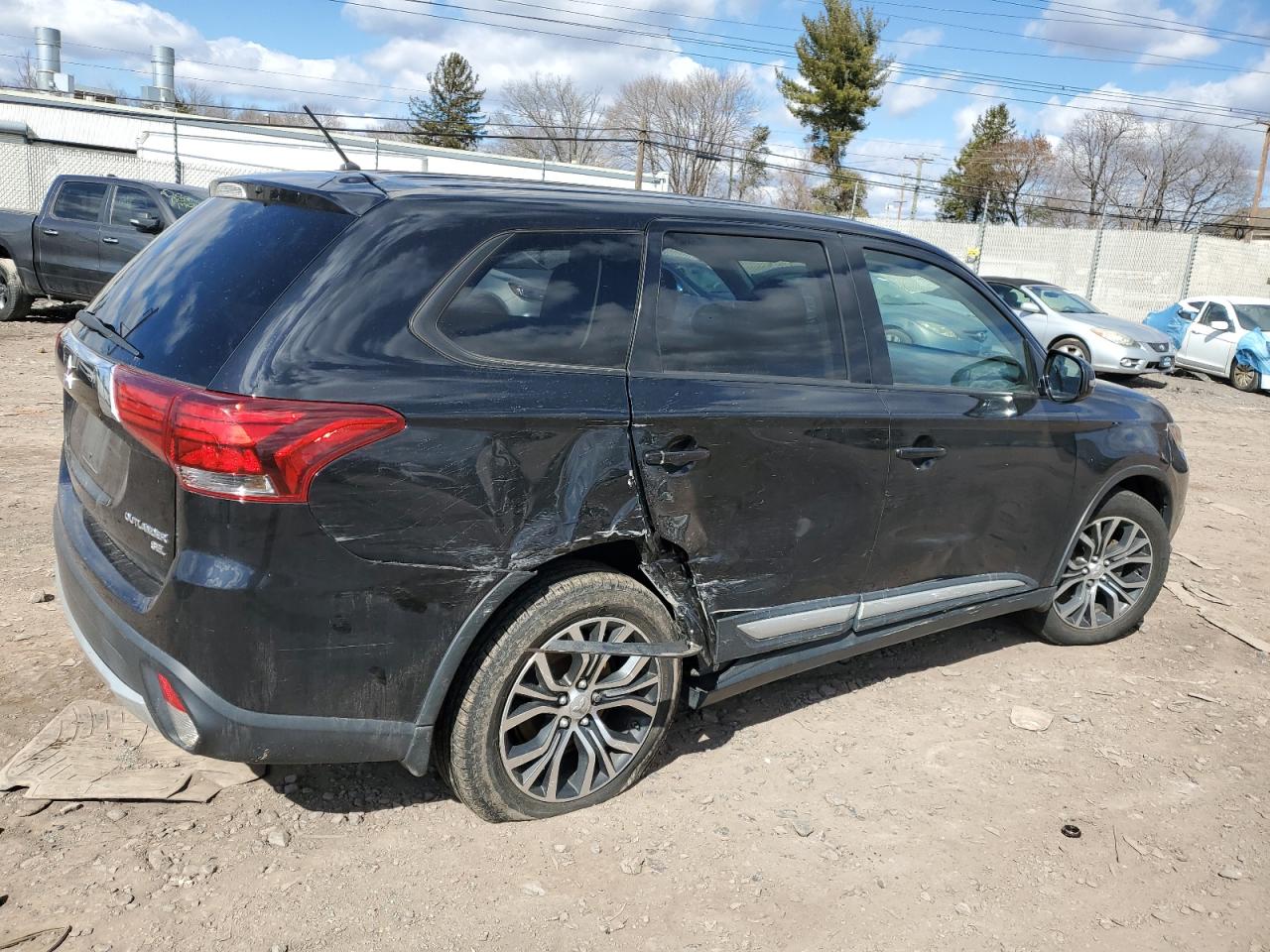 2016 Mitsubishi Outlander - Image 3