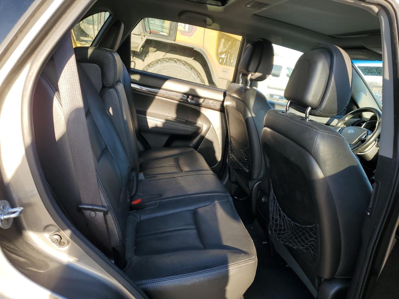 2011 Kia Sorento - Image 11