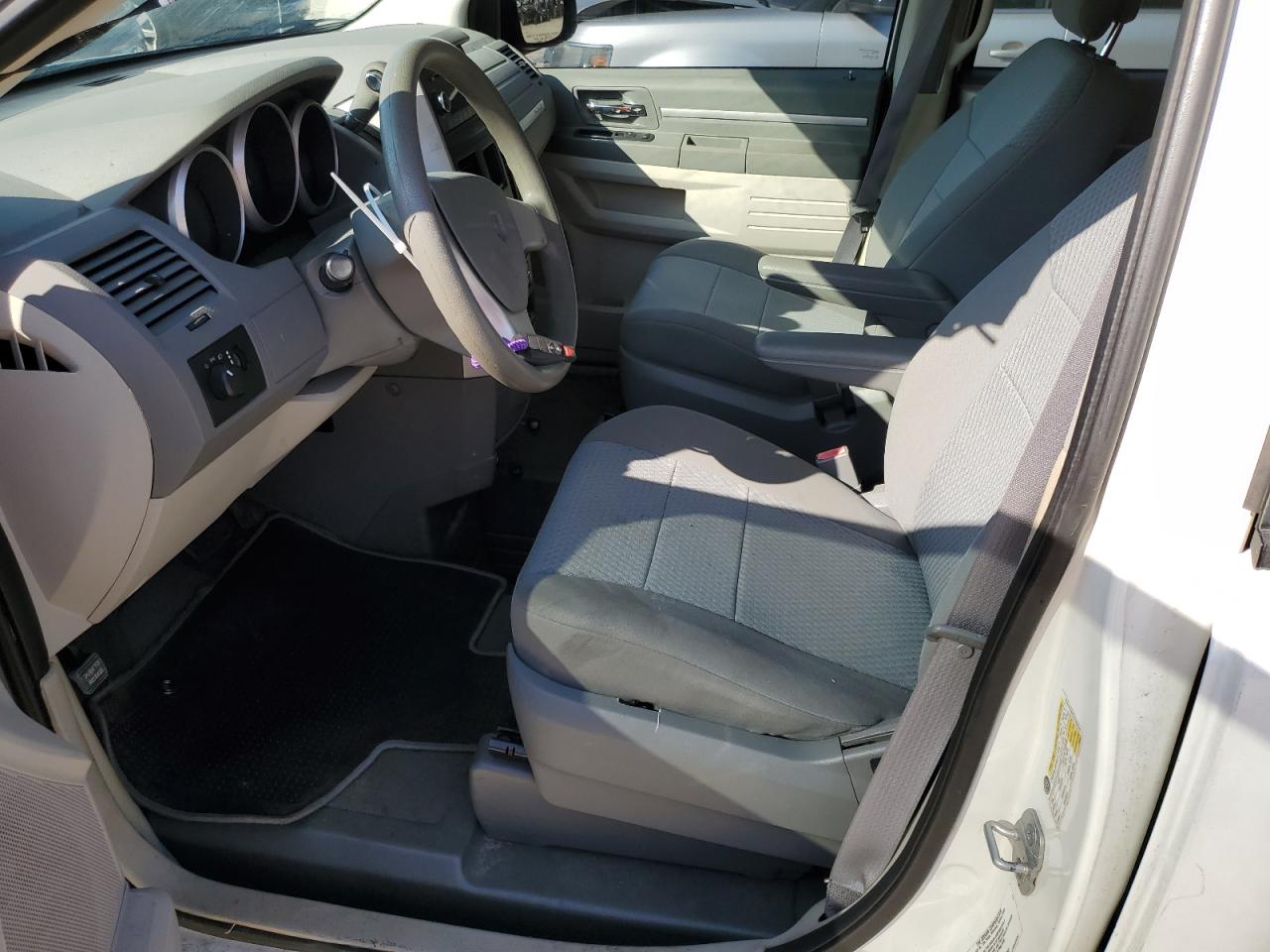2010 Dodge Caravan - Image 7