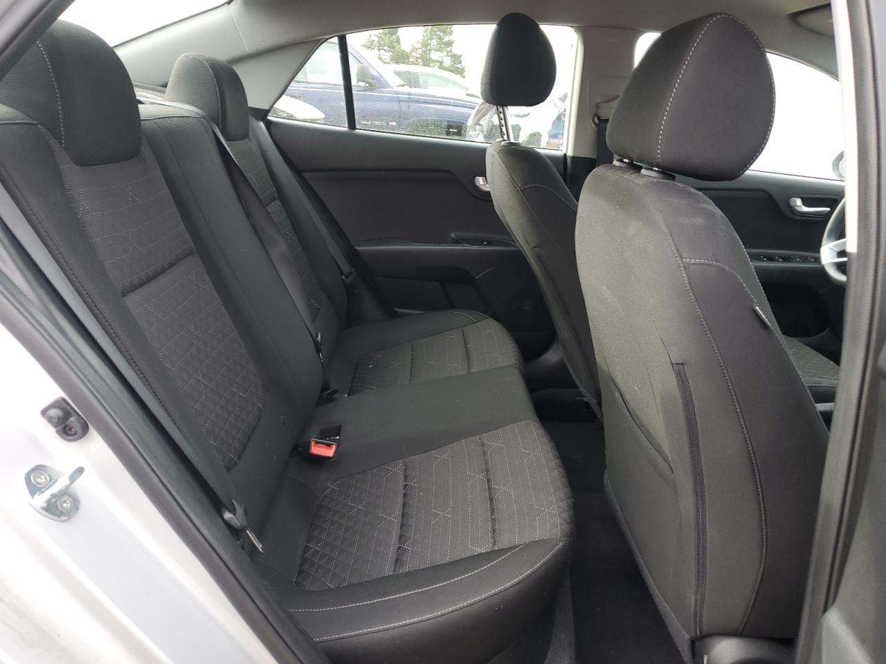 2022 Kia Rio - Image 10