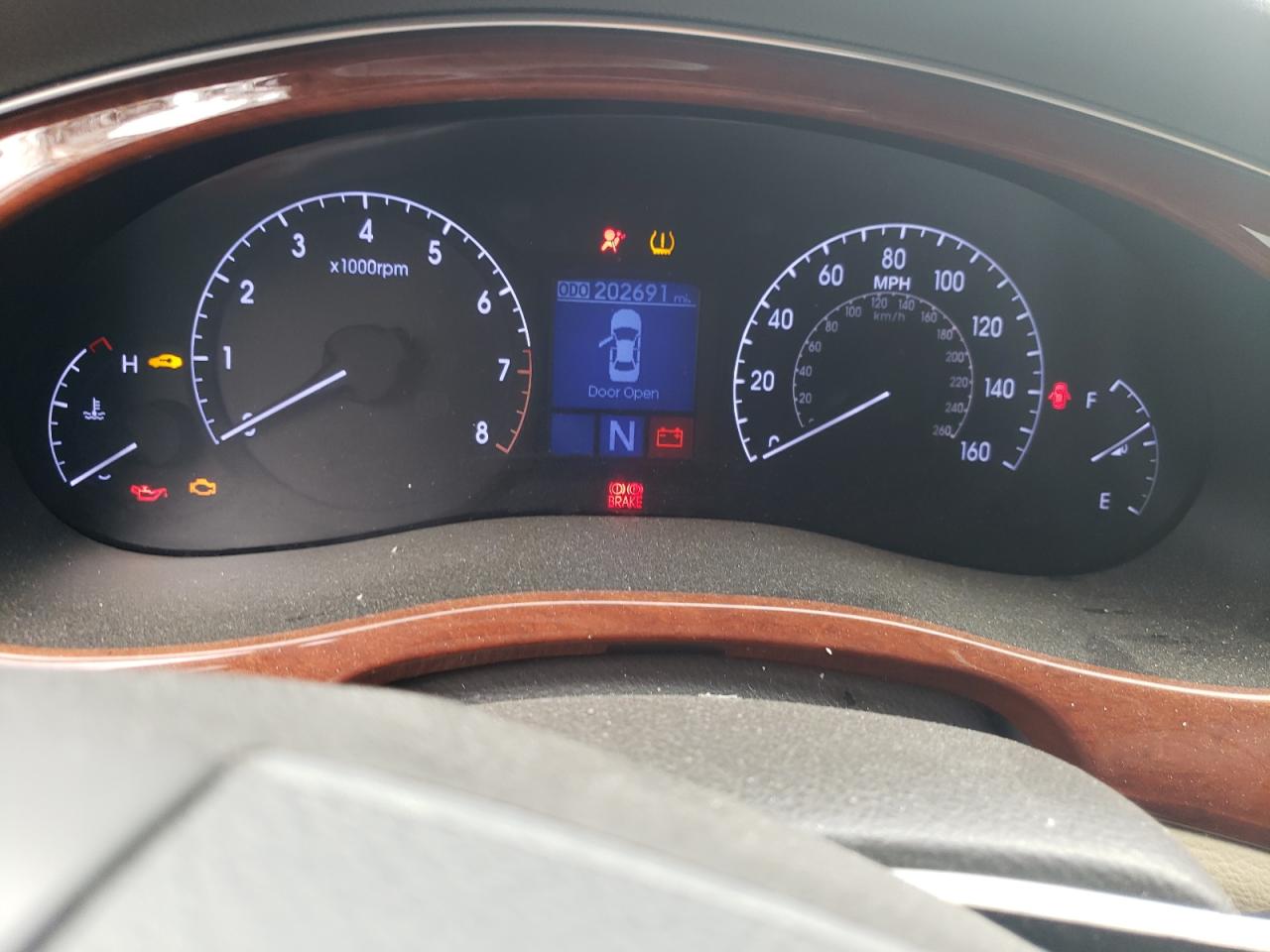 2013 Hyundai Genesis - Image 9