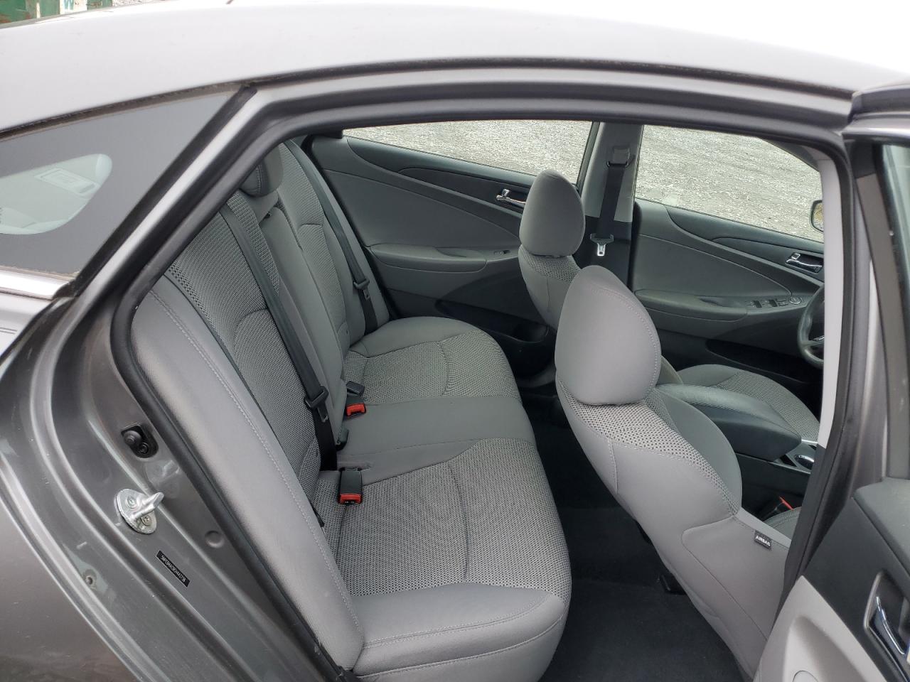 2012 Hyundai Sonata - Image 10