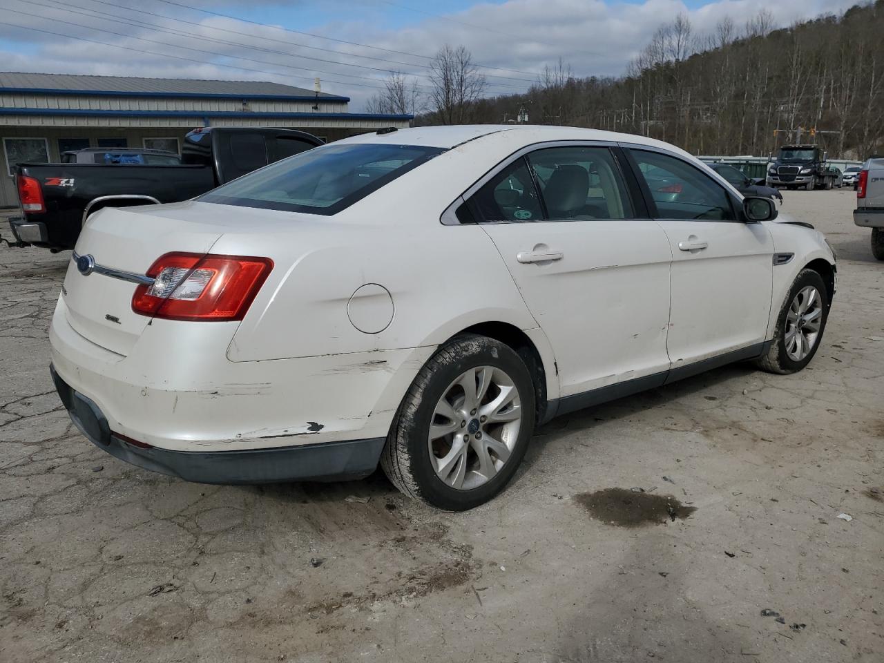 2010 Ford Taurus - Image 3