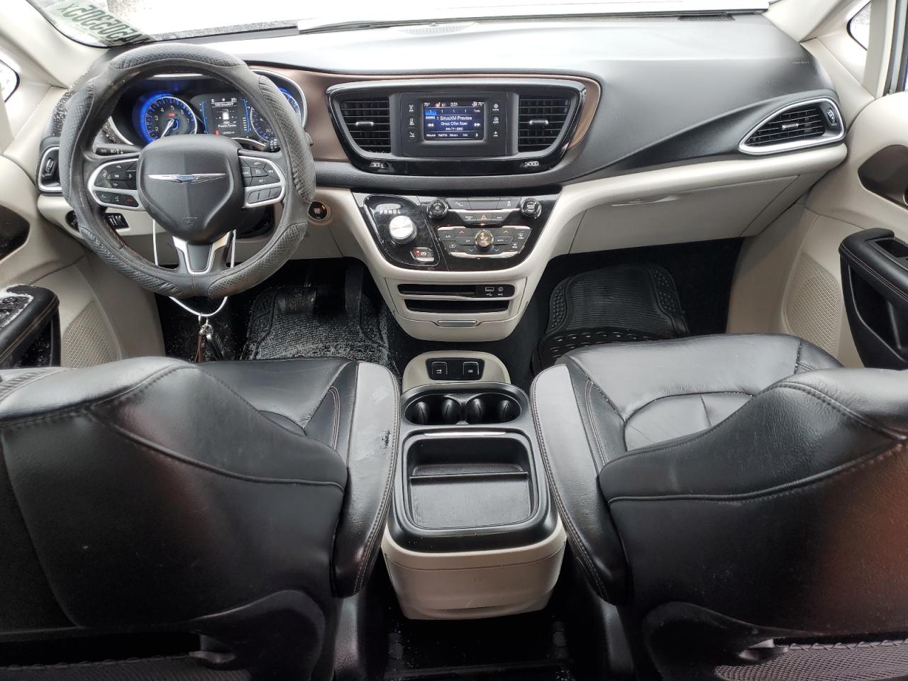 2017 Chrysler Pacifica - Image 8