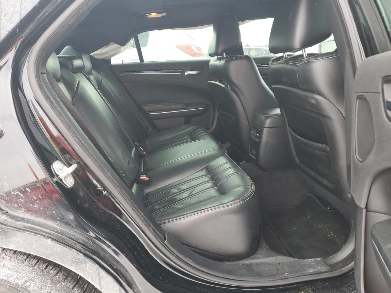 2017 Chrysler 300 - Image 11
