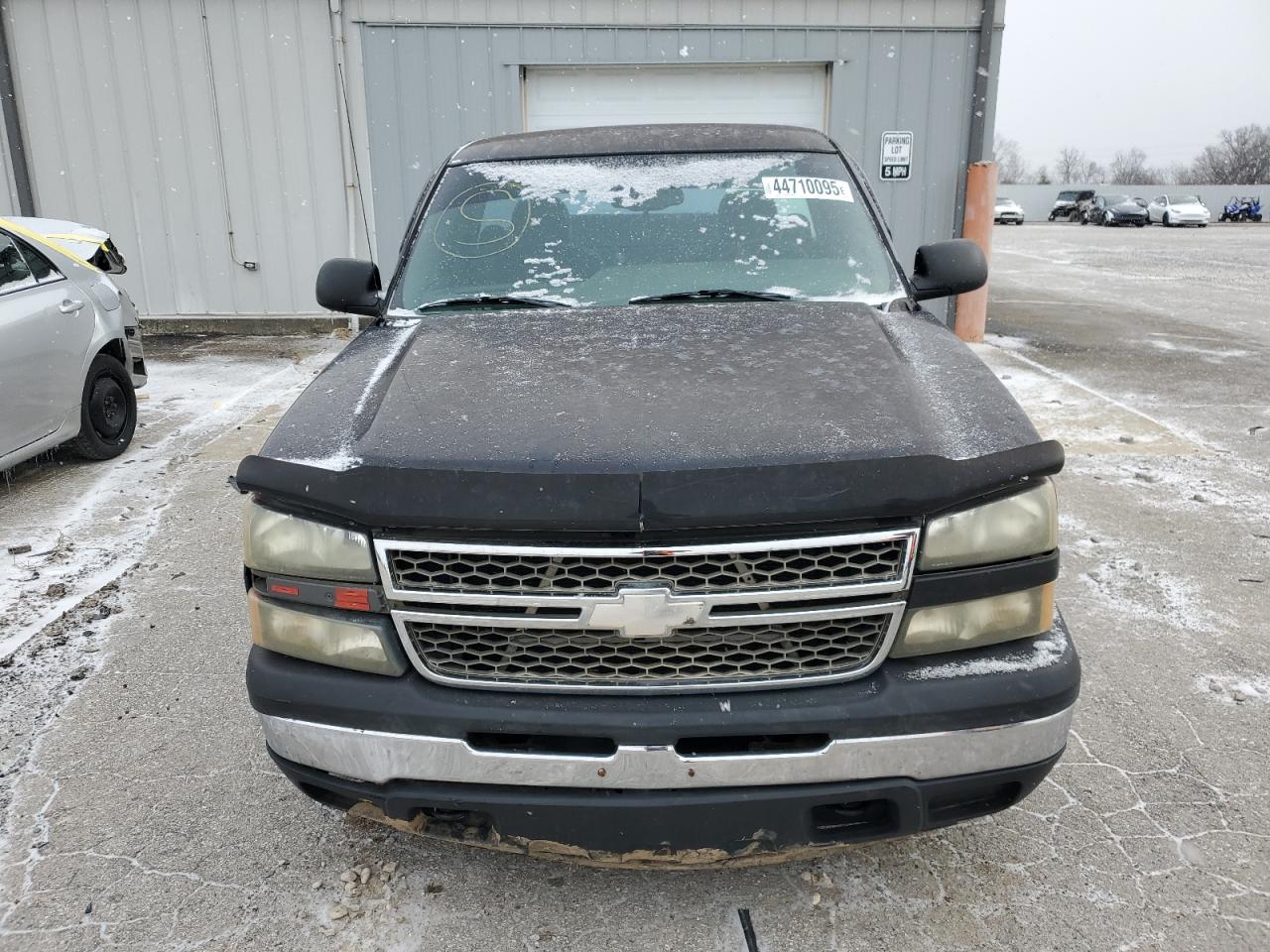 2007 Chevrolet Silverado - Image 5