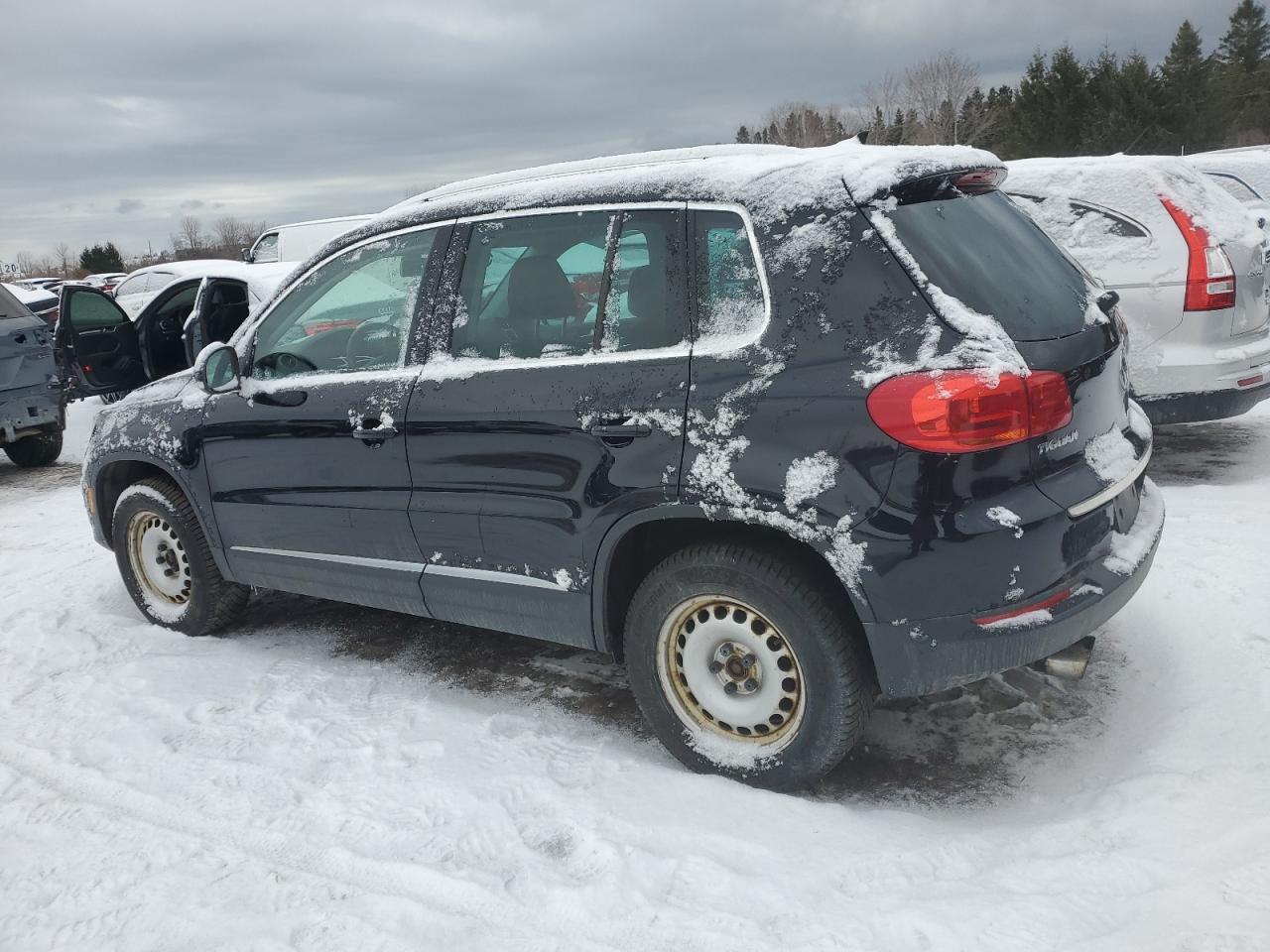 2017 Volkswagen Tiguan - Image 2
