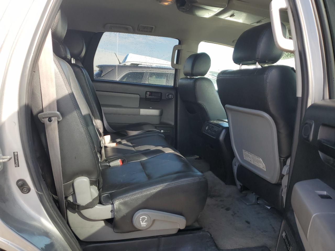 2008 Toyota Sequoia - Image 11