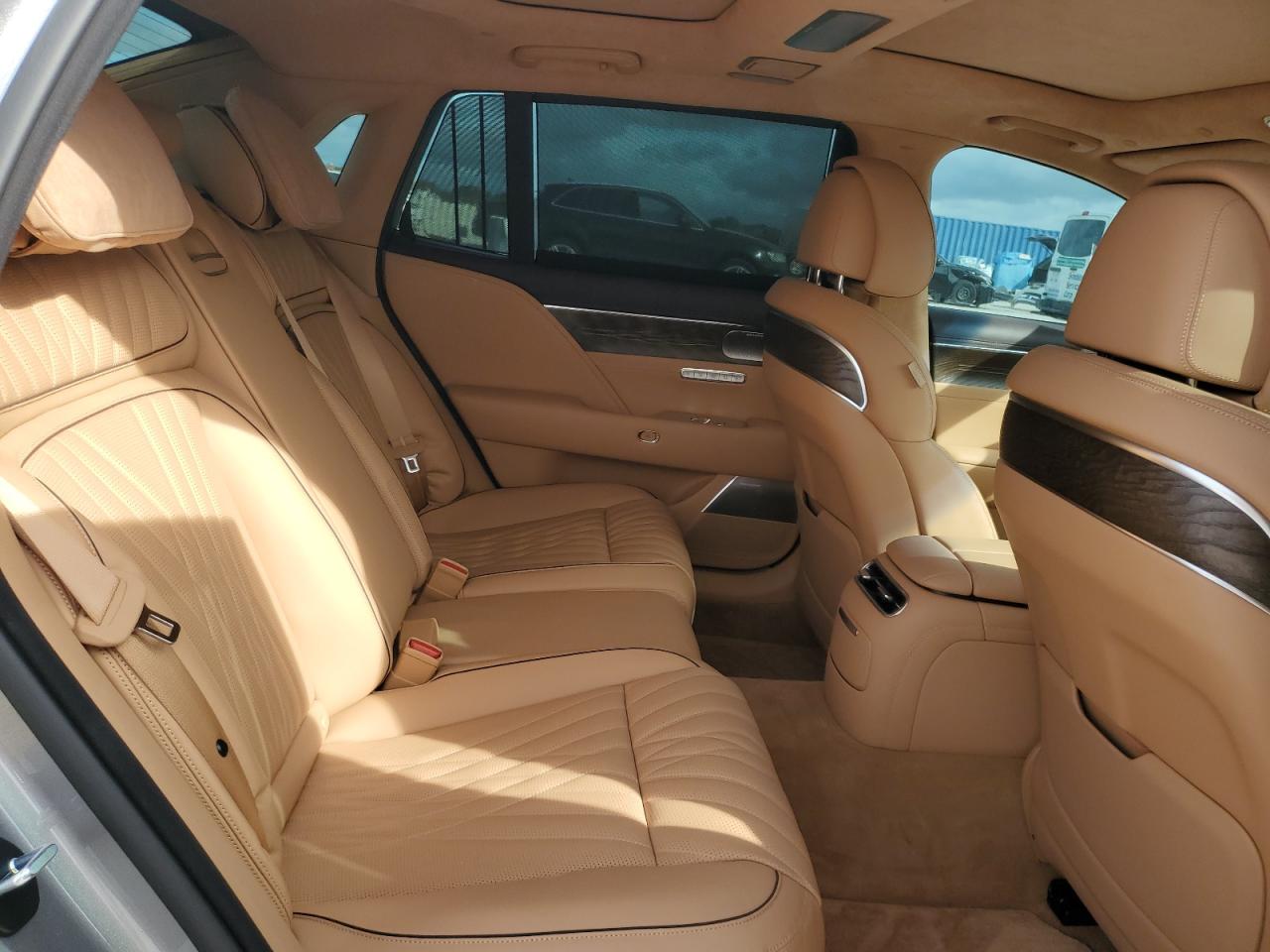 2024 Genesis G90 - Image 10