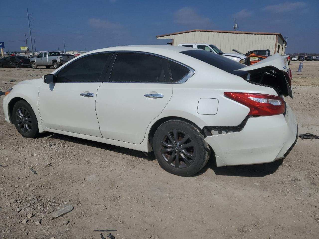 2017 Nissan Altima - Image 2