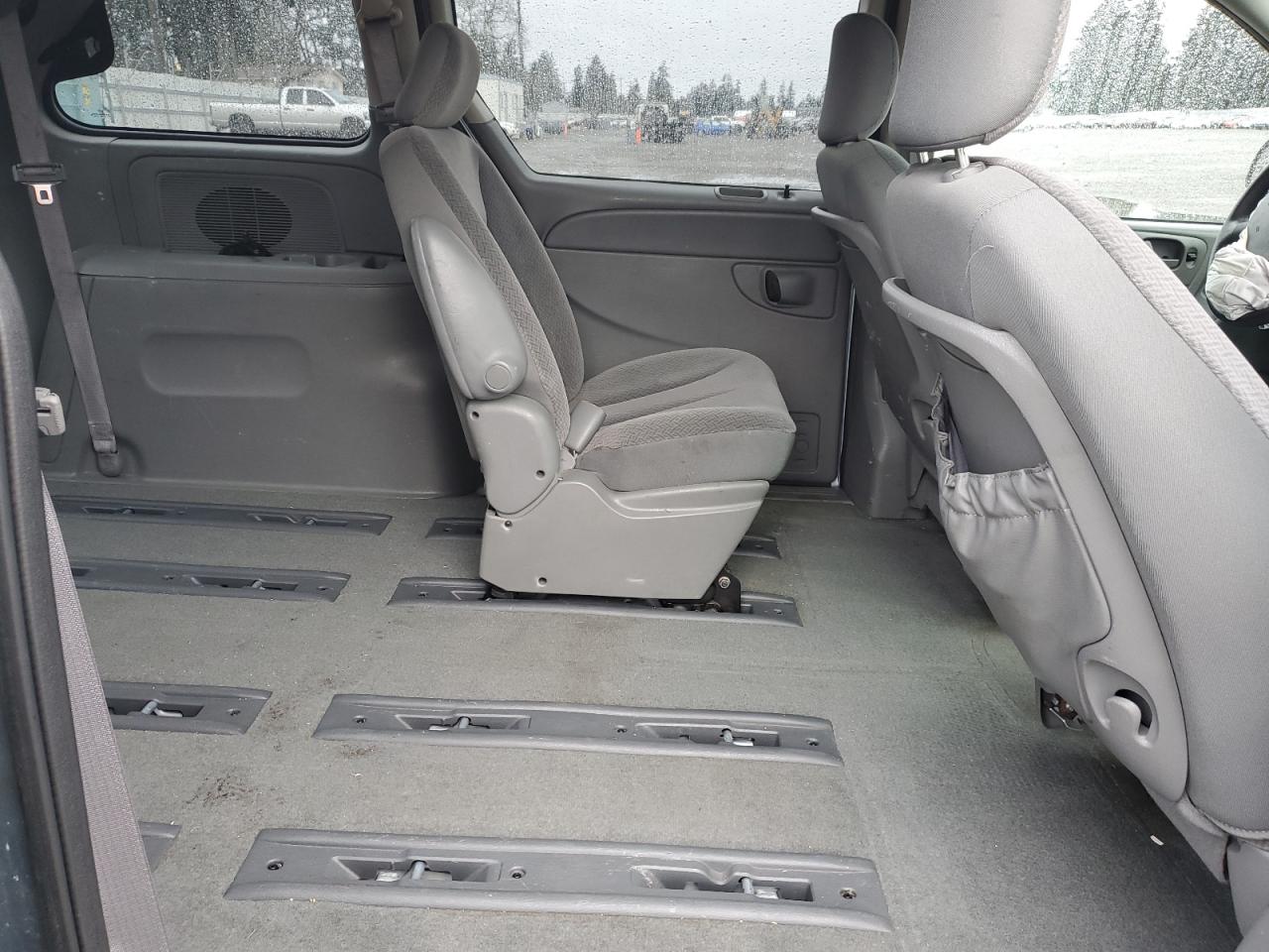2006 Dodge Caravan - Image 12