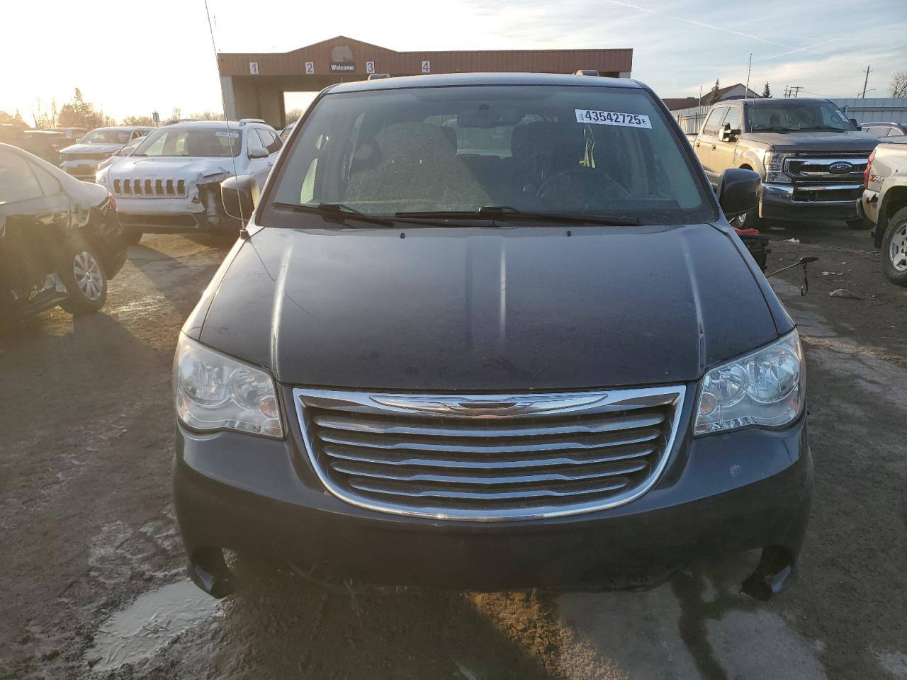 2014 Chrysler Town & Country - Image 5