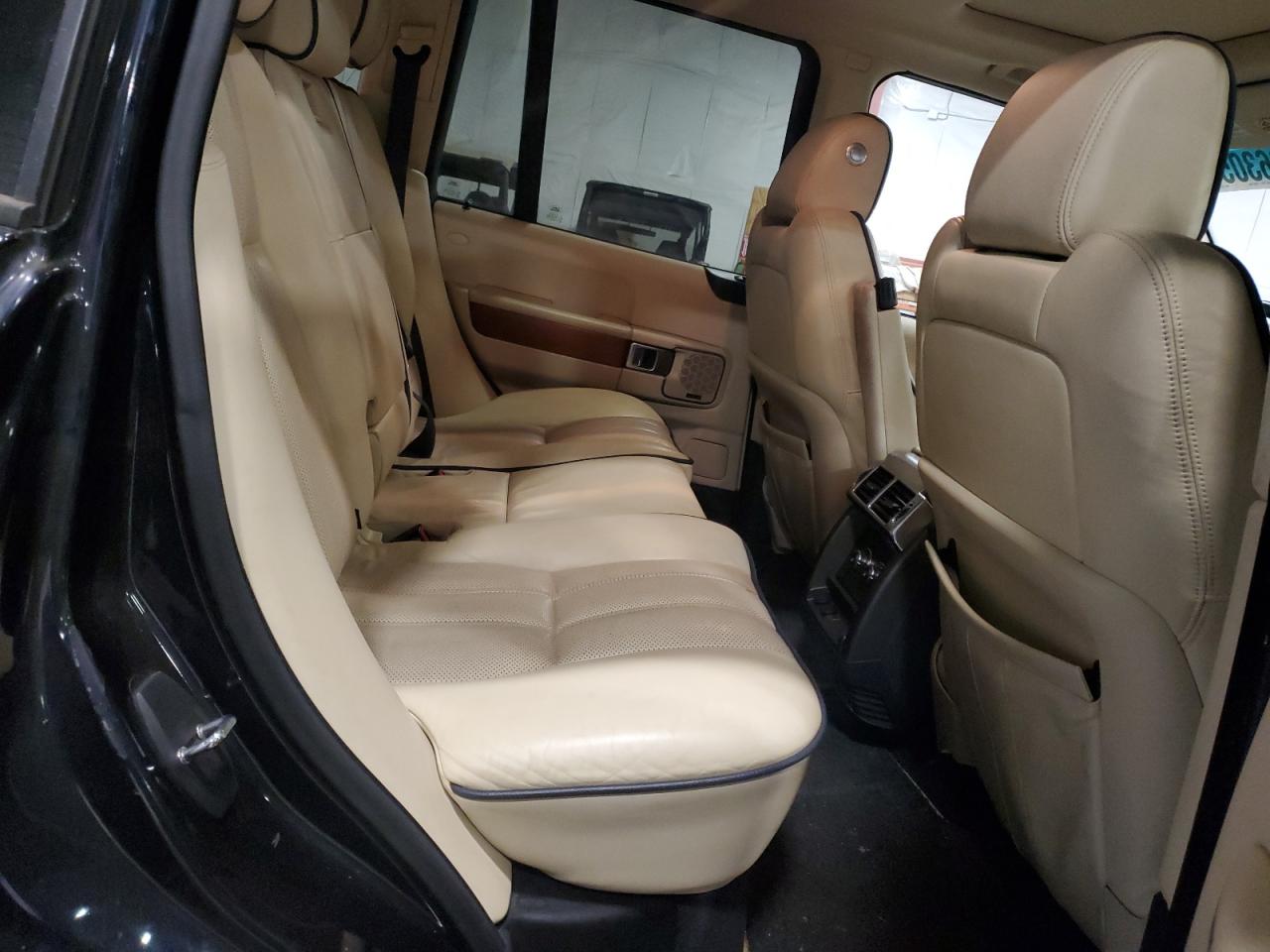 2010 Land Rover Range Rover - Image 11