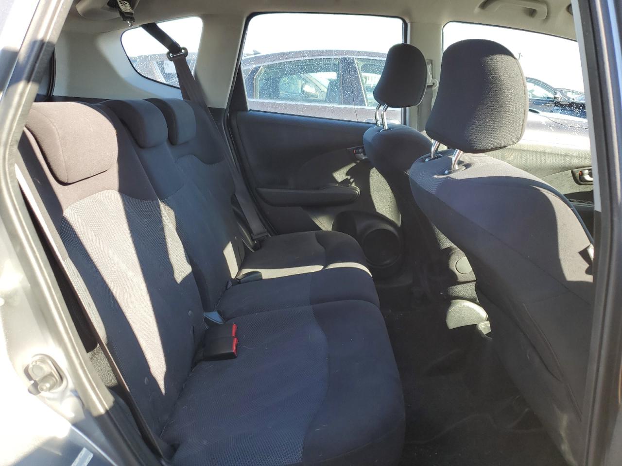 2010 Honda Fit - Image 10