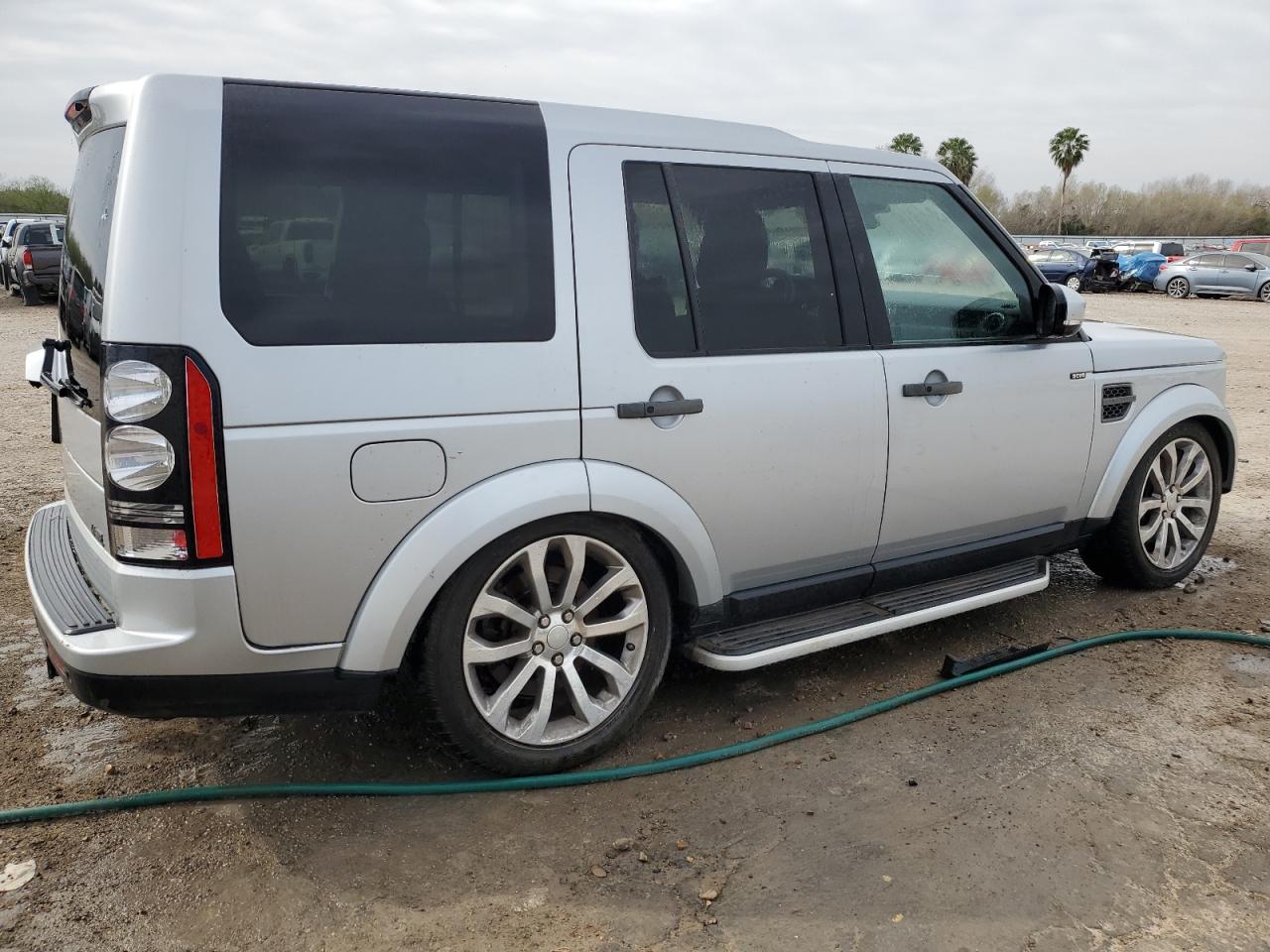 2015 Land Rover LR4 - Image 3
