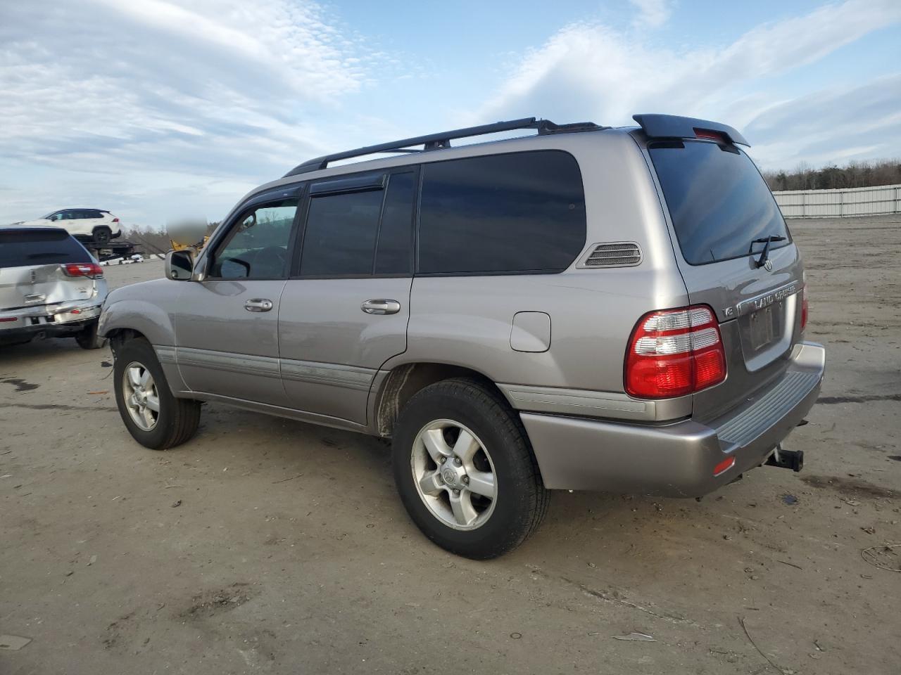 2005 Toyota Land Cruiser - Image 2