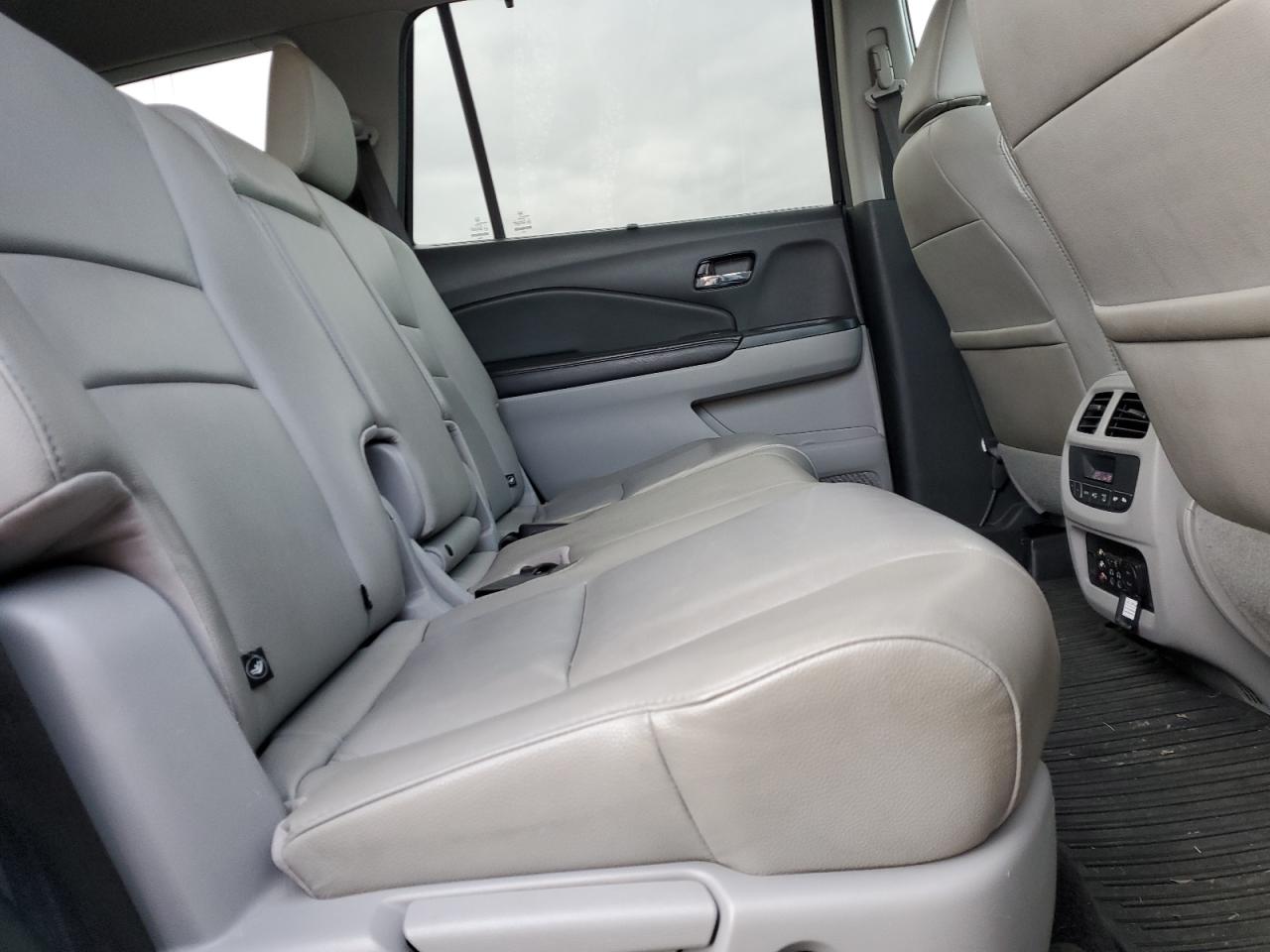 2016 Honda Pilot - Image 10