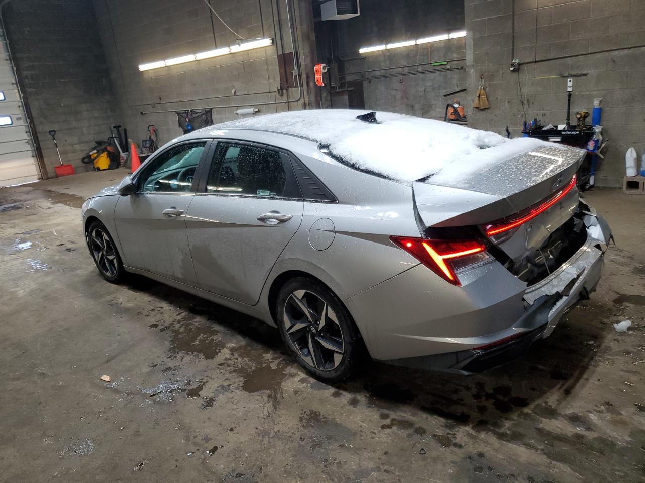 2022 Hyundai Elantra - Image 2