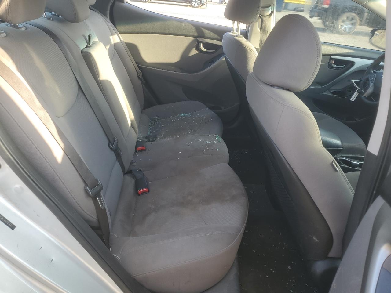 2015 Hyundai Elantra - Image 10