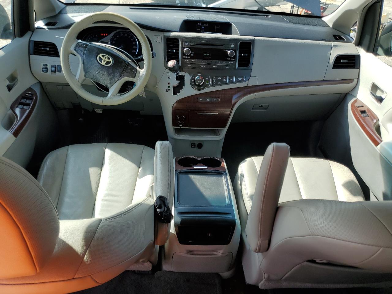 2012 Toyota Sienna - Image 8