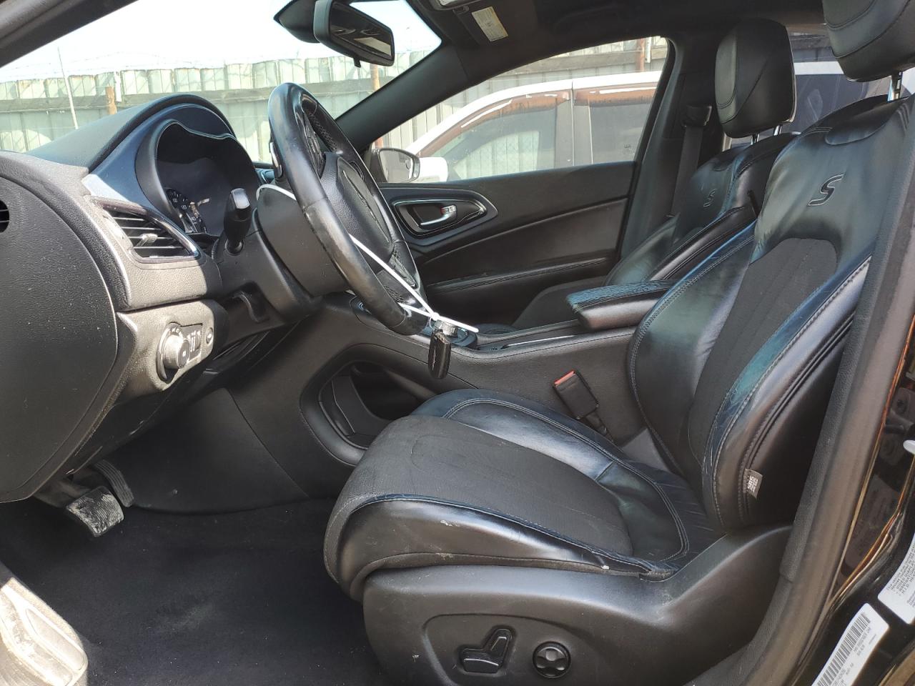 2015 Chrysler 200 - Image 7