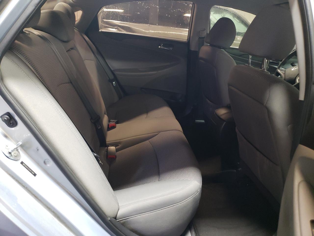 2012 Hyundai Sonata - Image 10