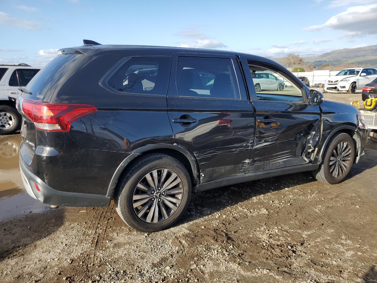 2019 Mitsubishi Outlander - Image 3