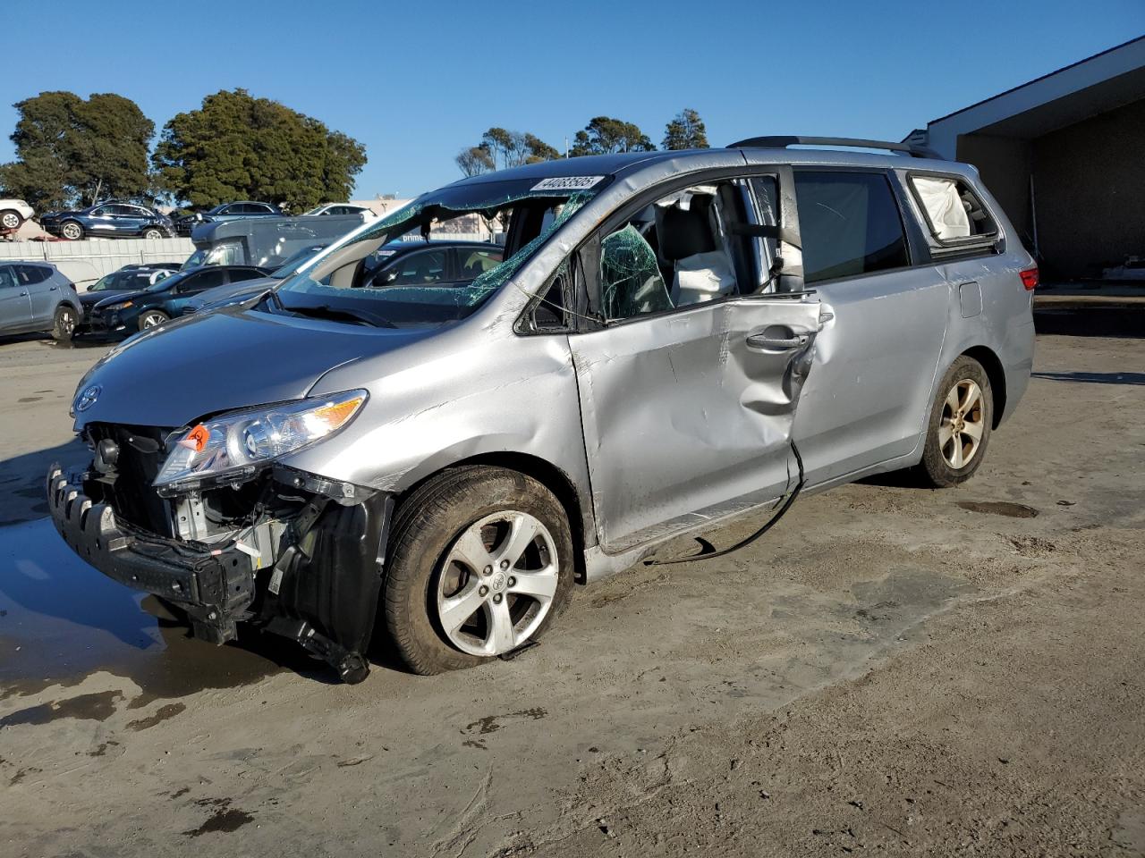 2015 Toyota Sienna - Image 1