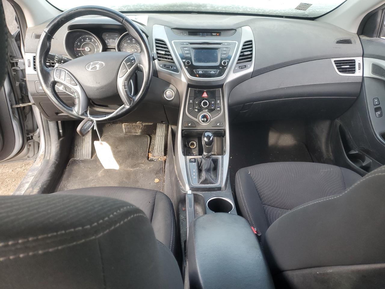 2016 Hyundai Elantra - Image 8