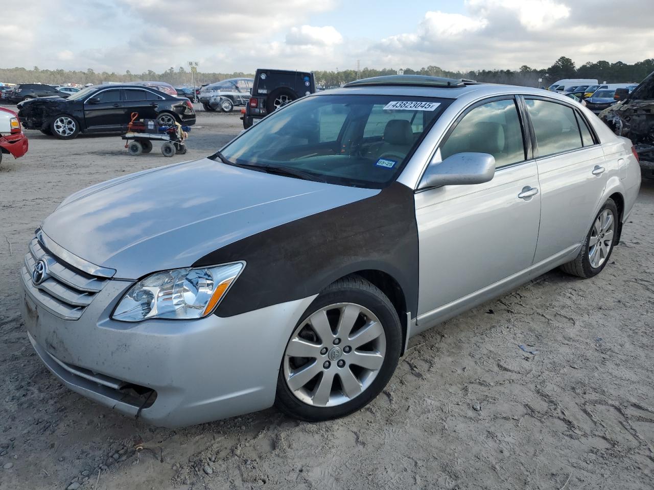 2006 Toyota Avalon - Image 1