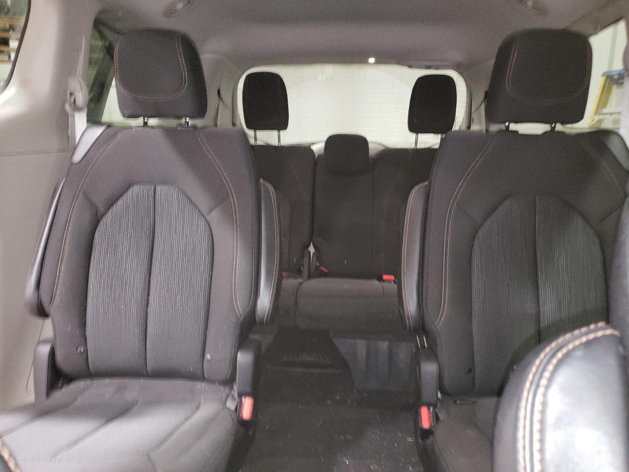 2019 Chrysler Pacifica - Image 10