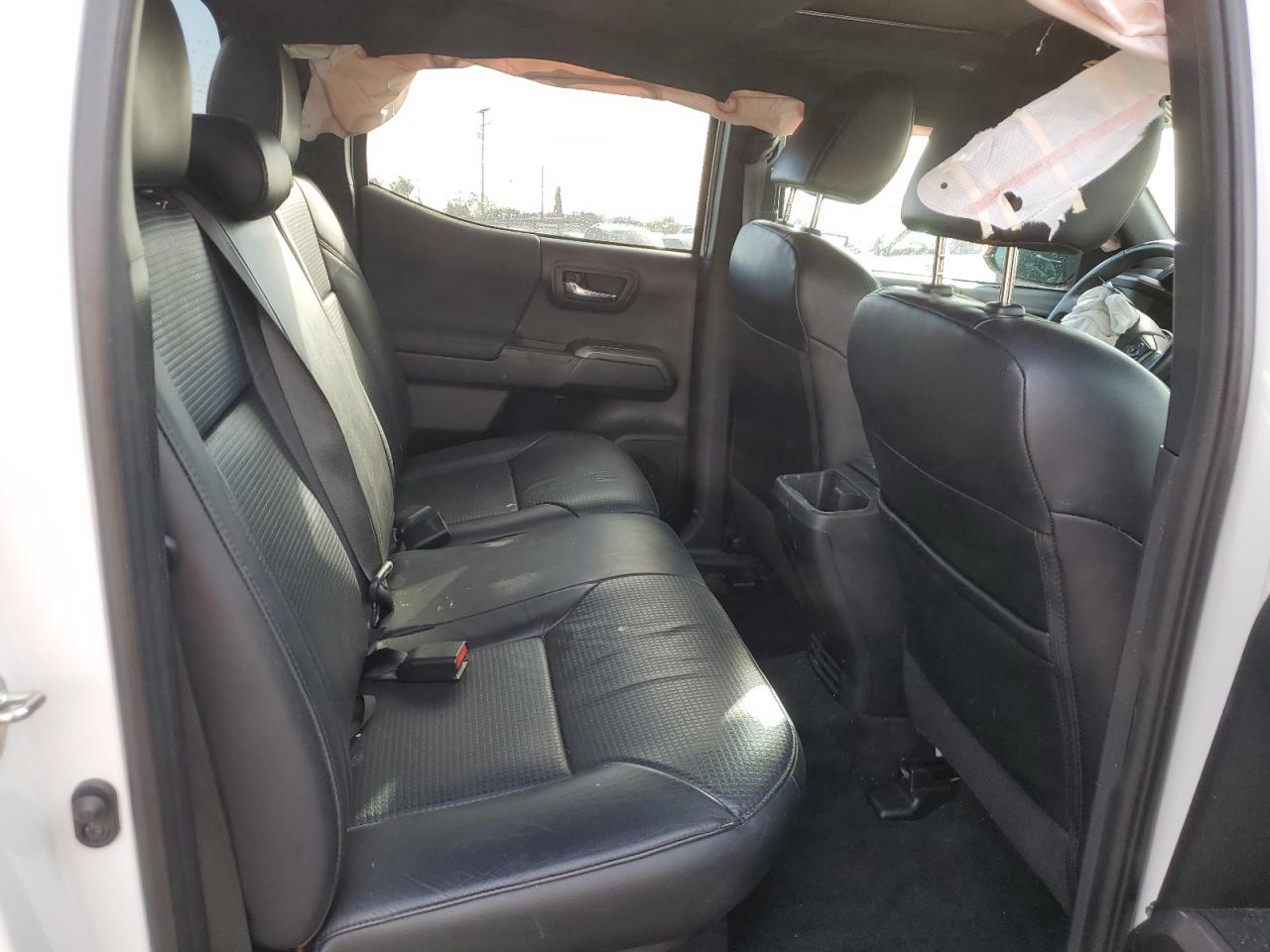 2019 Toyota Tacoma - Image 11