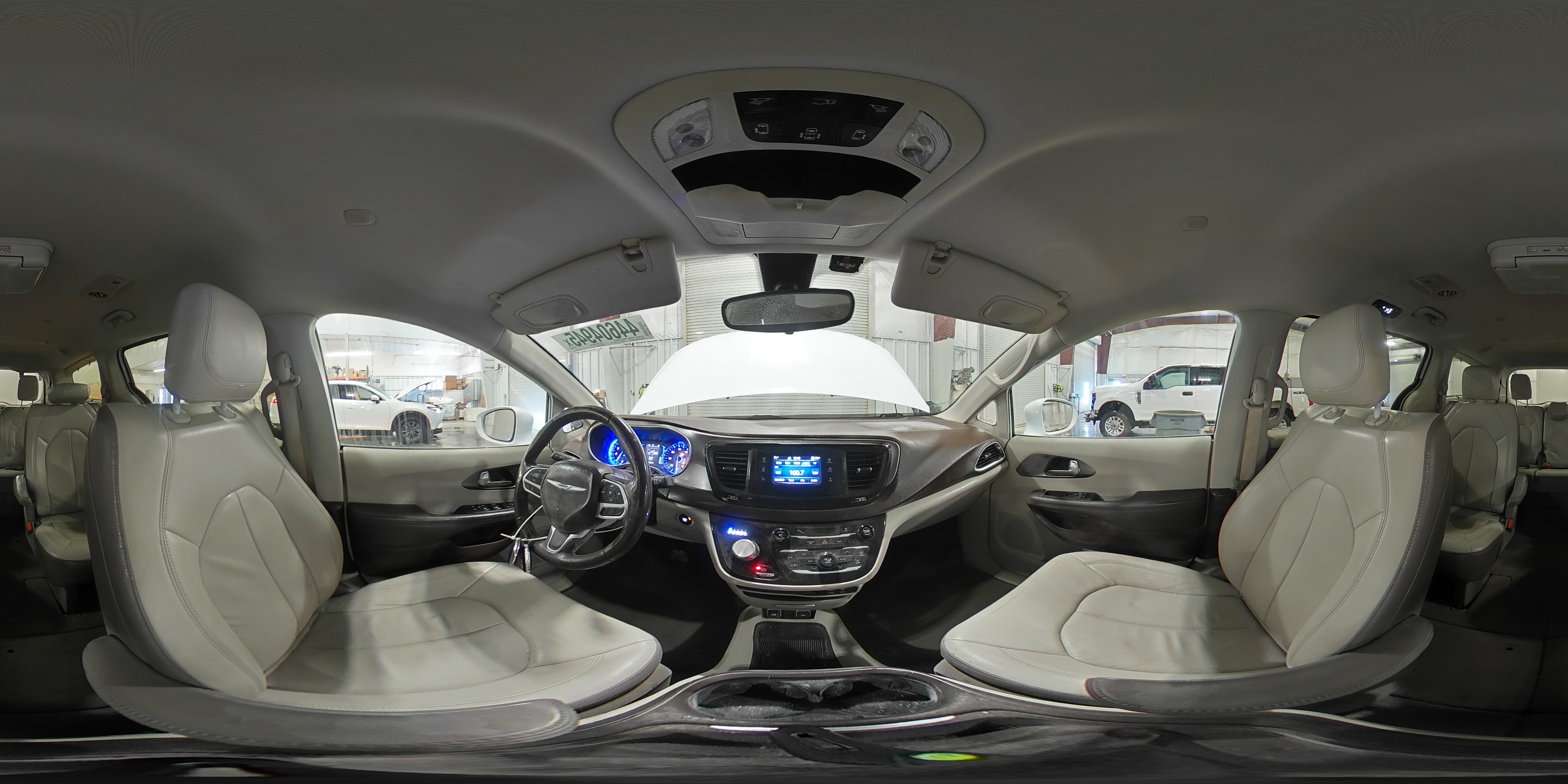 2017 Chrysler Pacifica - Image 16