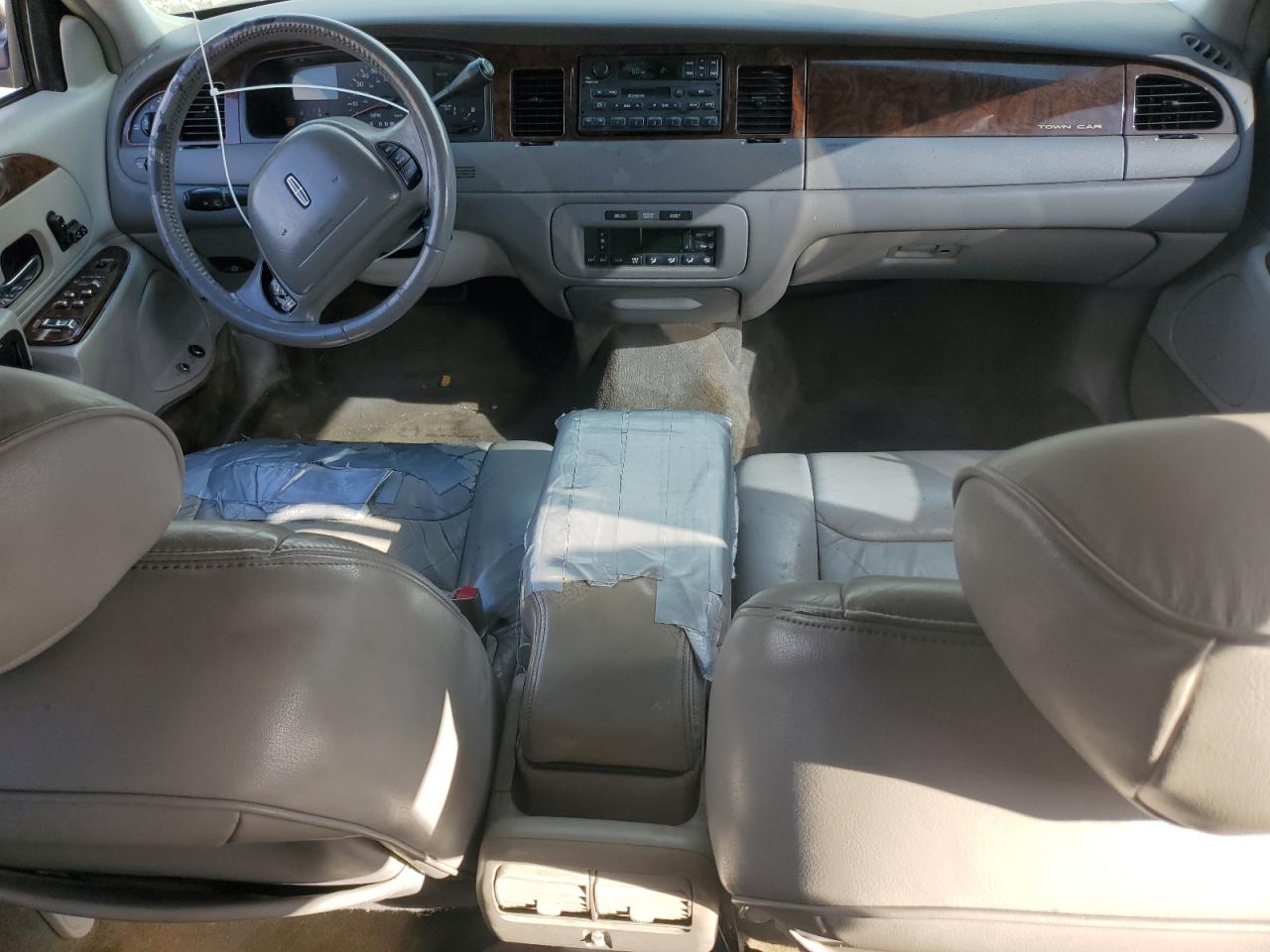 1999 Lincoln Town Car - Image 8