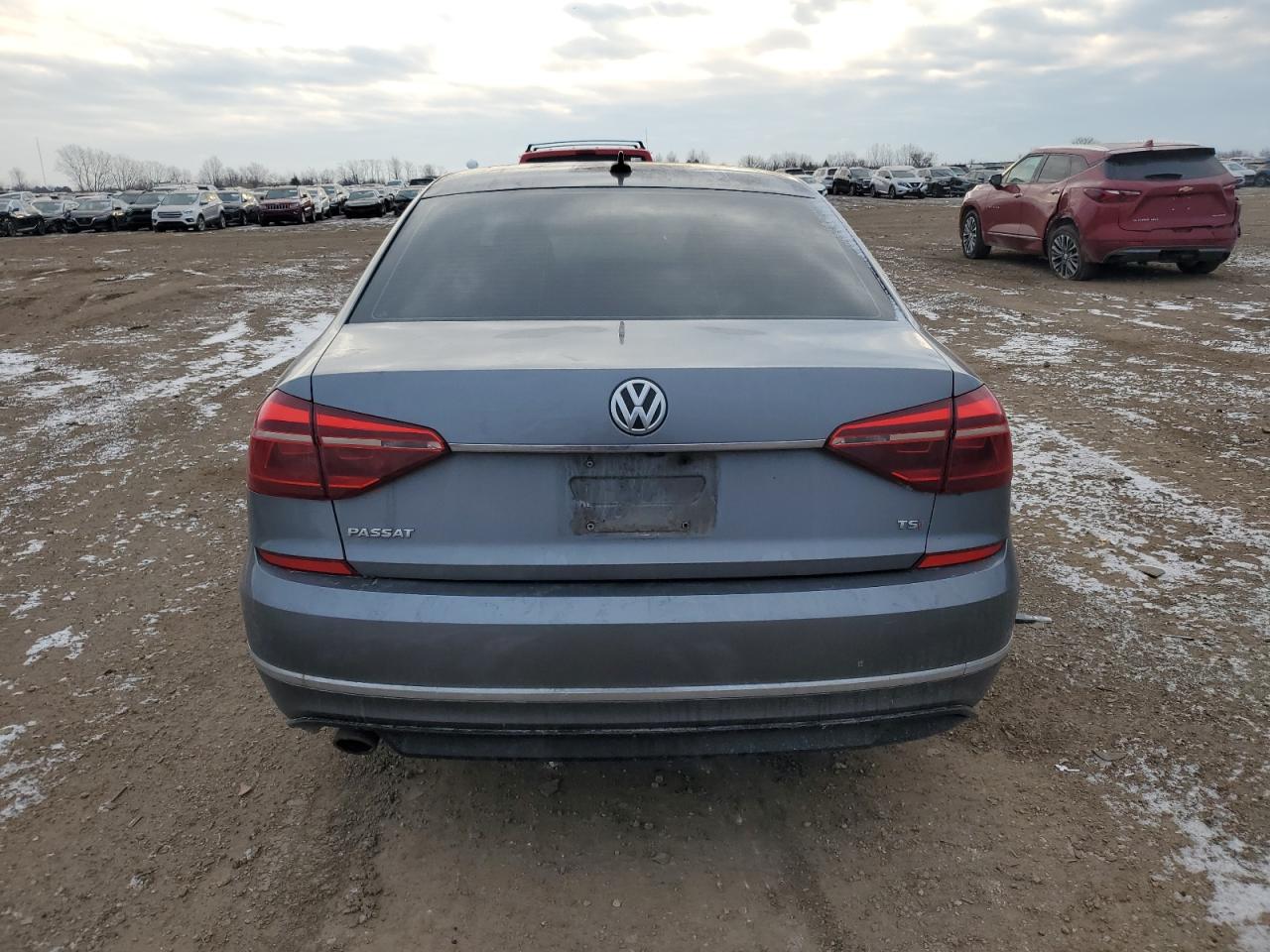 2017 Volkswagen Passat - Image 6
