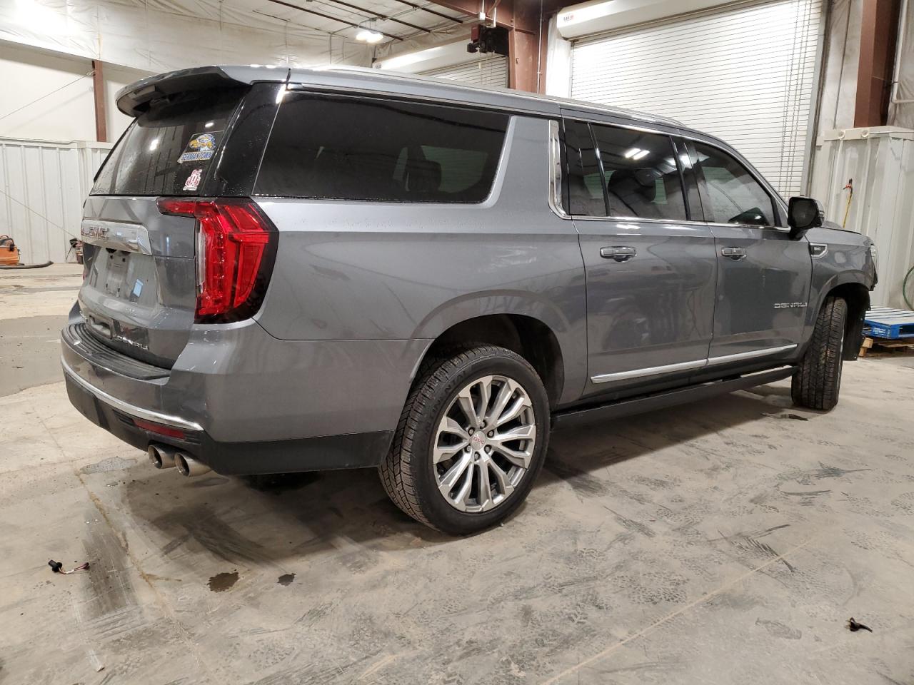 2022 GMC Yukon - Image 3
