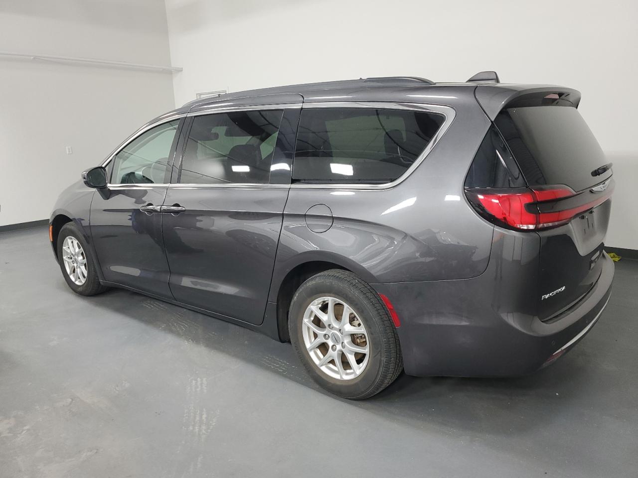 2022 Chrysler Pacifica - Image 2