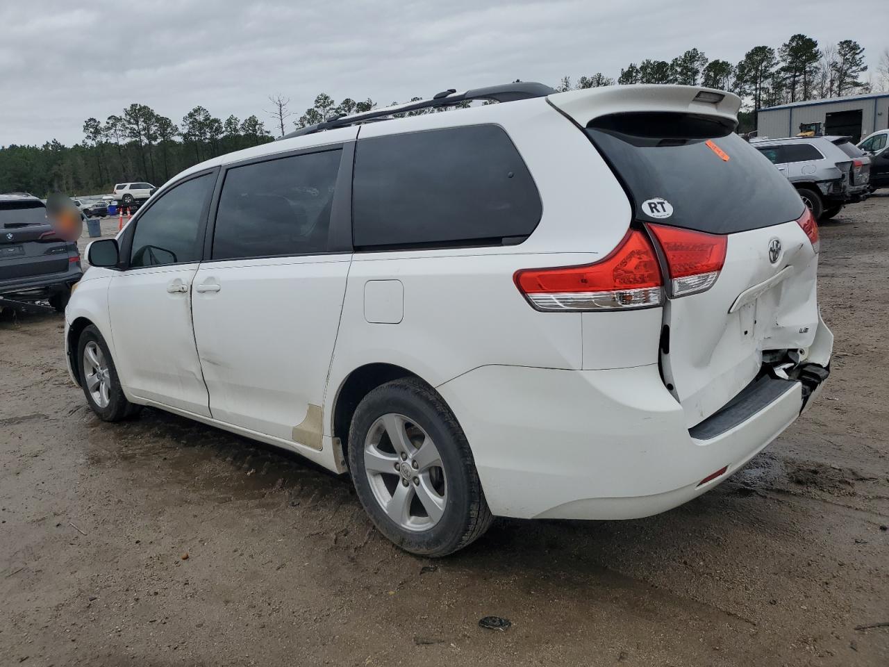 2011 Toyota Sienna - Image 2
