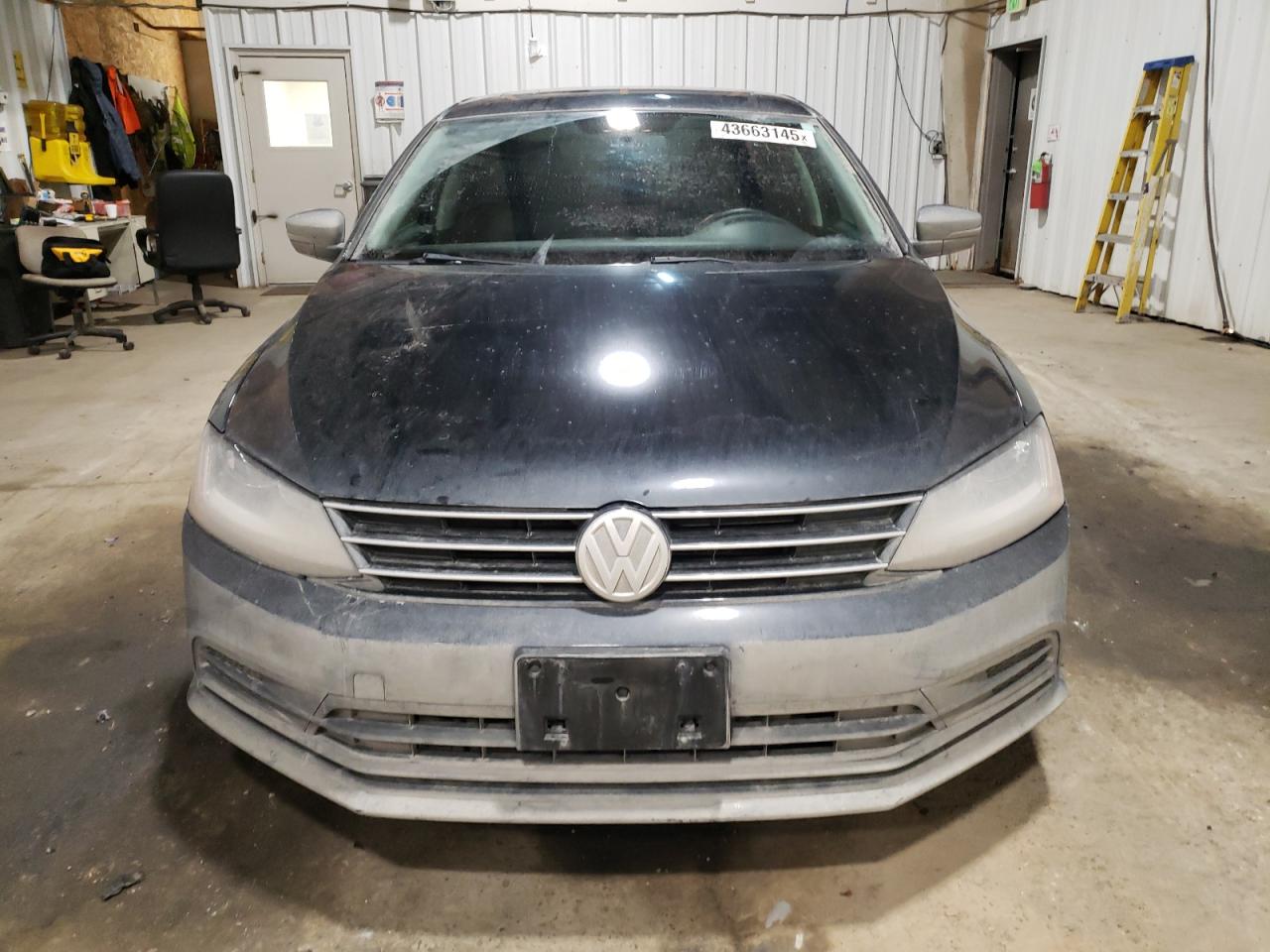 2017 Volkswagen Jetta - Image 5