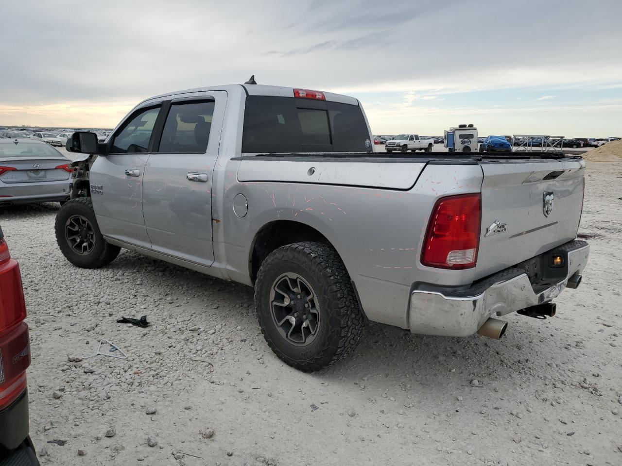 2016 RAM 1500 - Image 2
