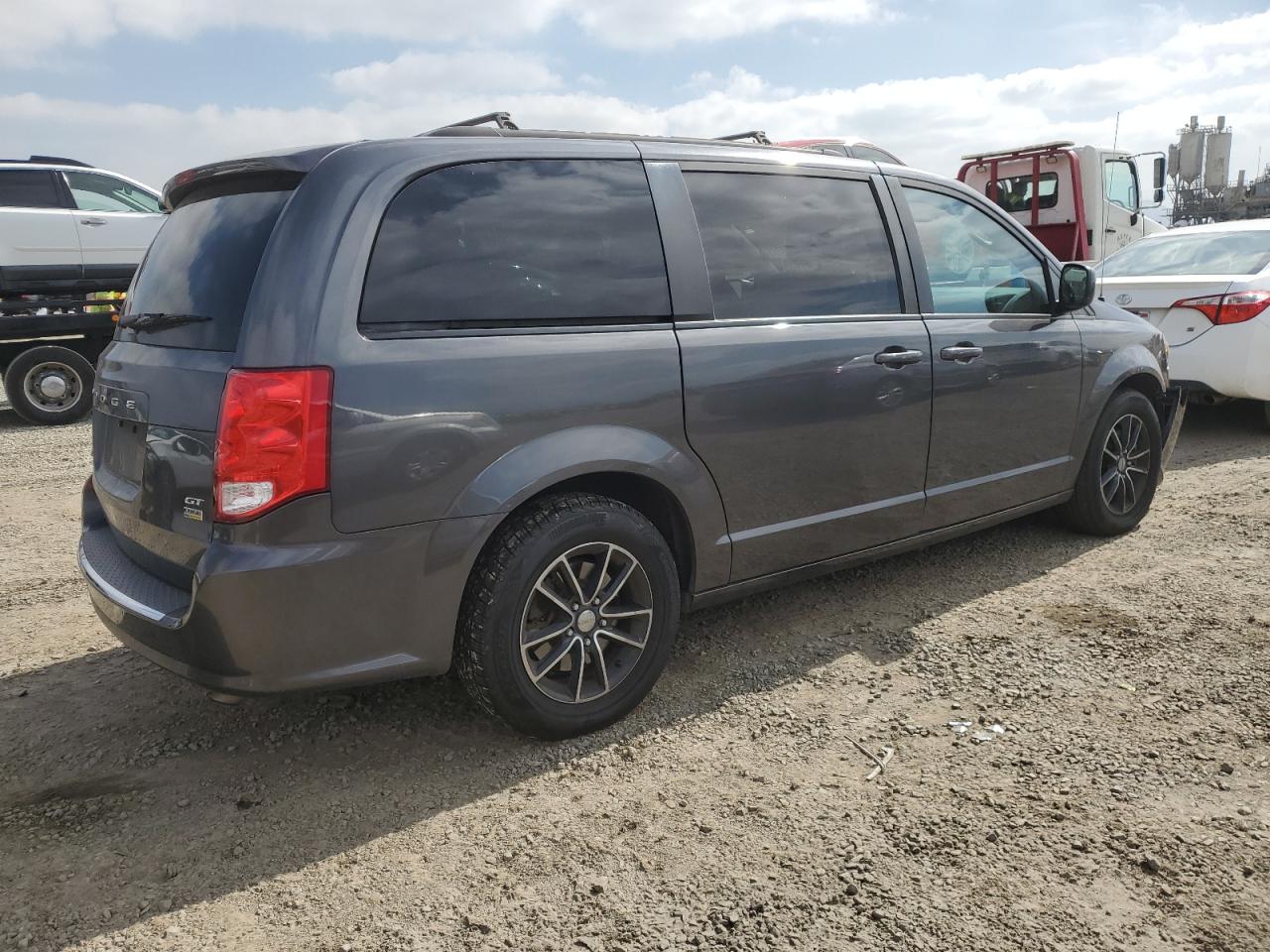2018 Dodge Caravan - Image 3