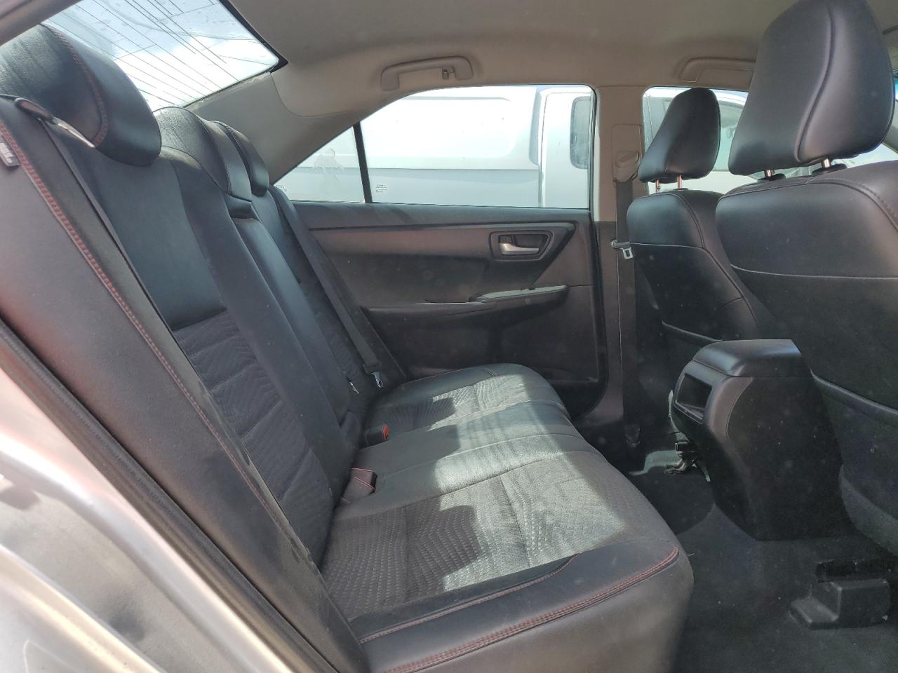 2015 Toyota Camry - Image 10