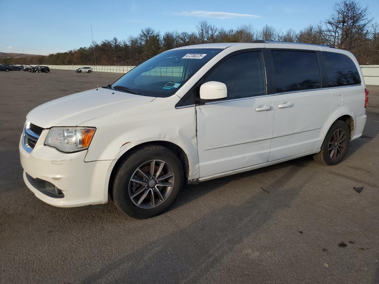 2017 Dodge Caravan - Image 1